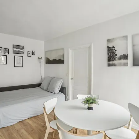 Apartment Eiffel Tower 10 Min Walk :-) *