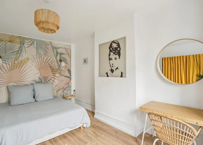 Eiffel Tower 10 Min Walk :-) 아파트